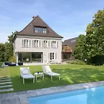 5Bdr Relaxing Home With Private Pool